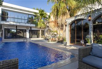 Foça İsmetpaşa'da Satılık Havuzlu Müstakil Villa - 2 - 359109