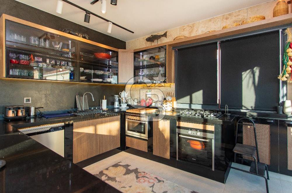 Foça İsmetpaşa'da Satılık Havuzlu Müstakil Villa
