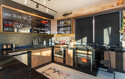 Foça İsmetpaşa'da Satılık Havuzlu Müstakil Villa