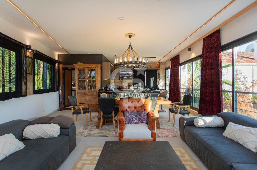 Foça İsmetpaşa'da Satılık Havuzlu Müstakil Villa