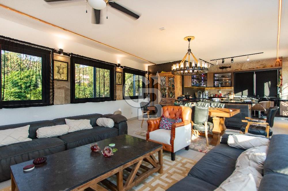 Foça İsmetpaşa'da Satılık Havuzlu Müstakil Villa