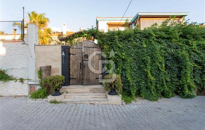 Foça İsmetpaşa'da Satılık Havuzlu Müstakil Villa
