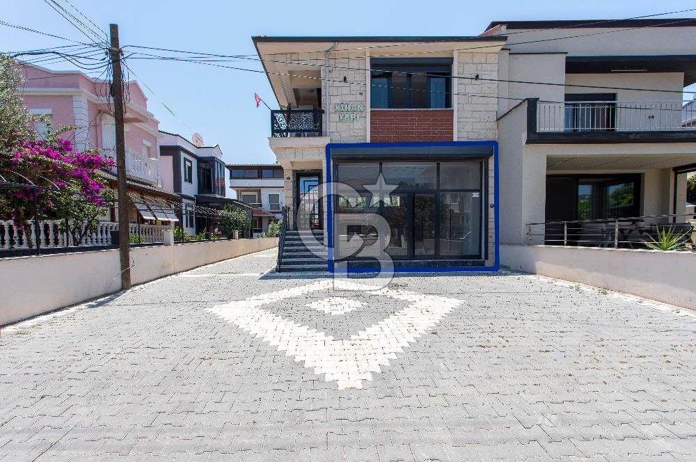 Yenifoça Pazar Yeri'nin En İşlek Caddesinde Otoparklı Dükkan