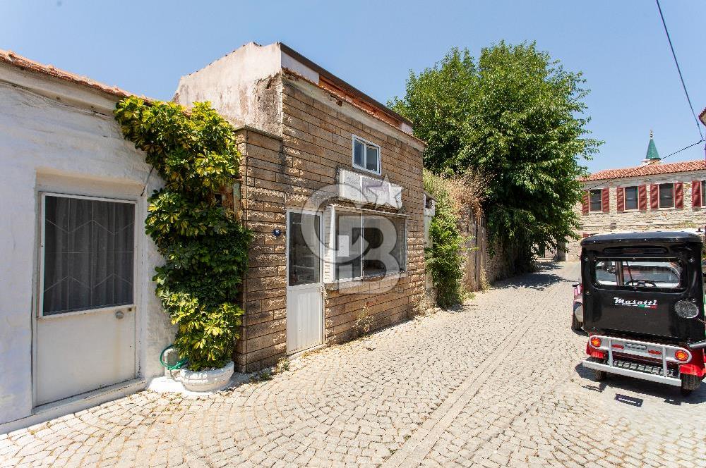 Yenifoça'nın En İşlek Caddesinde 48 m2 Dükkan