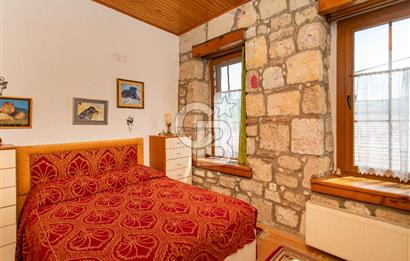 Foça'da Satılık Restorasyonlu Masrafsız Taş Ev