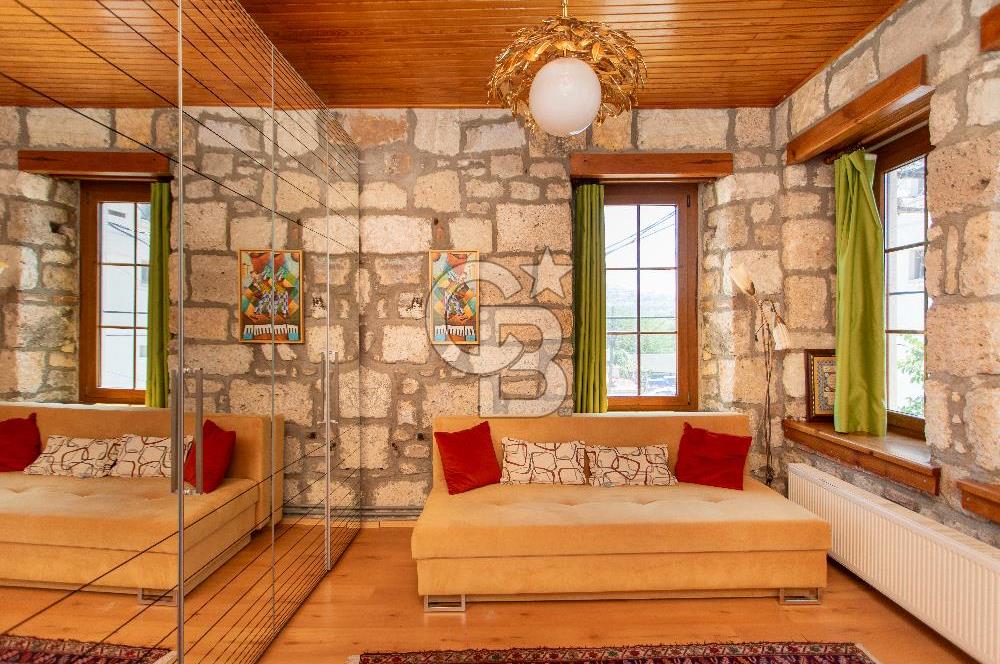 Foça'da Satılık Restorasyonlu Masrafsız Taş Ev
