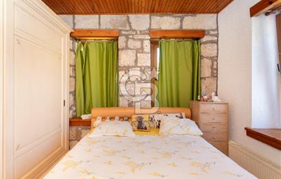 Foça'da Satılık Restorasyonlu Masrafsız Taş Ev