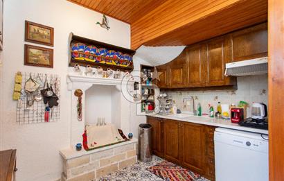 Foça'da Satılık Restorasyonlu Masrafsız Taş Ev