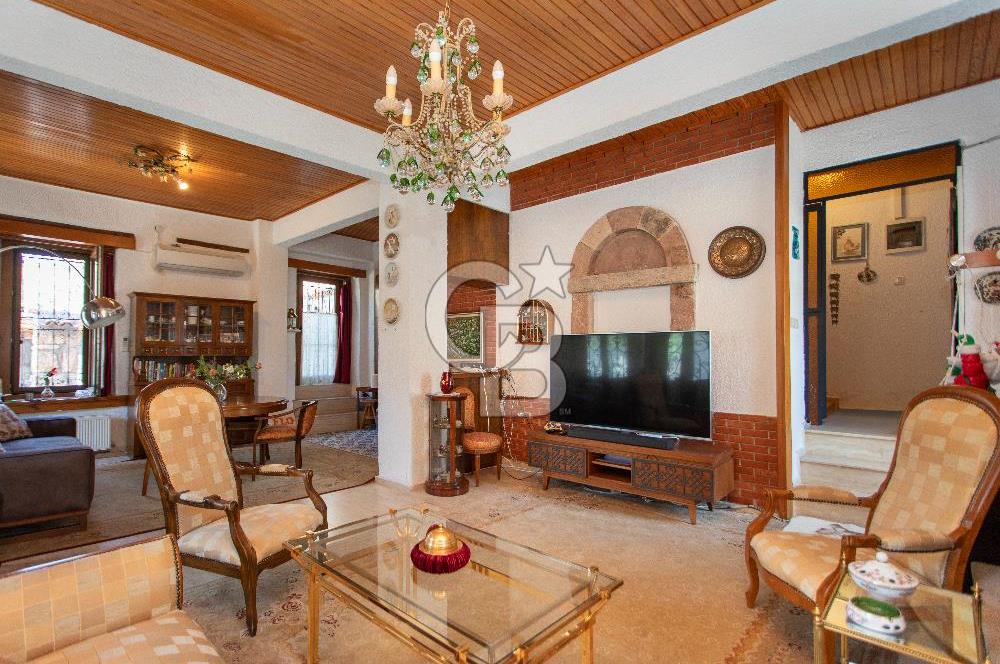 Foça'da Satılık Restorasyonlu Masrafsız Taş Ev