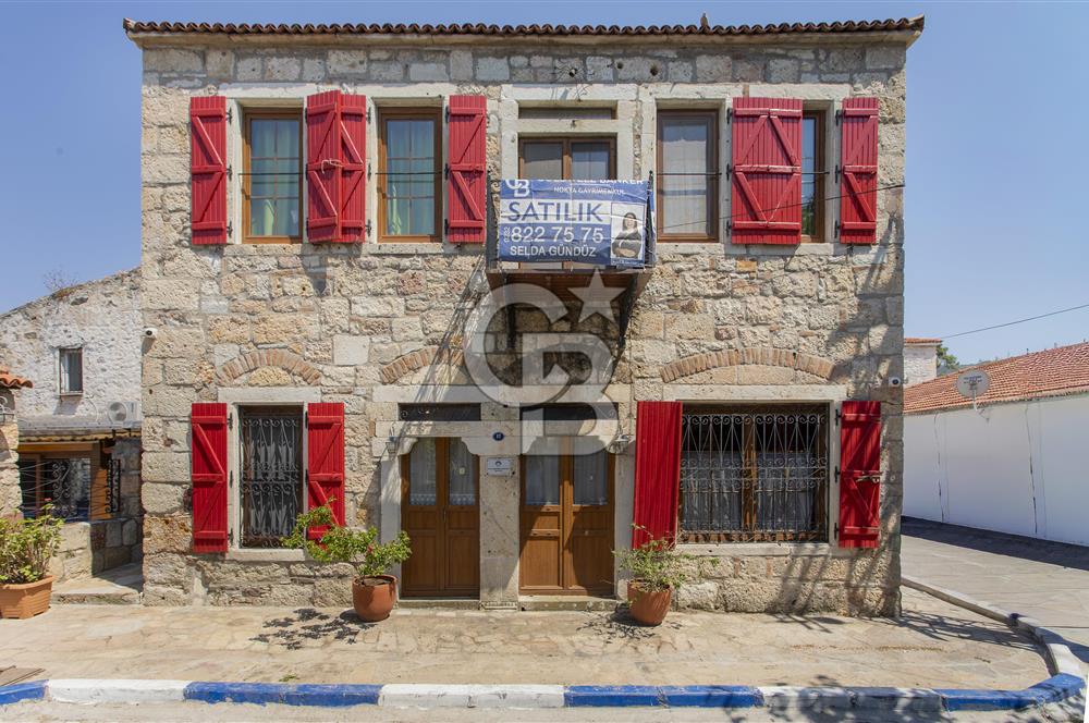 Foça'da Satılık Restorasyonlu Masrafsız Taş Ev