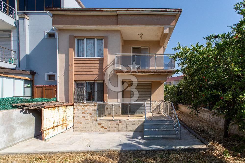 Yenifoça Gencelli'de Deniz Manzaralı Satılık 4+1 Villa