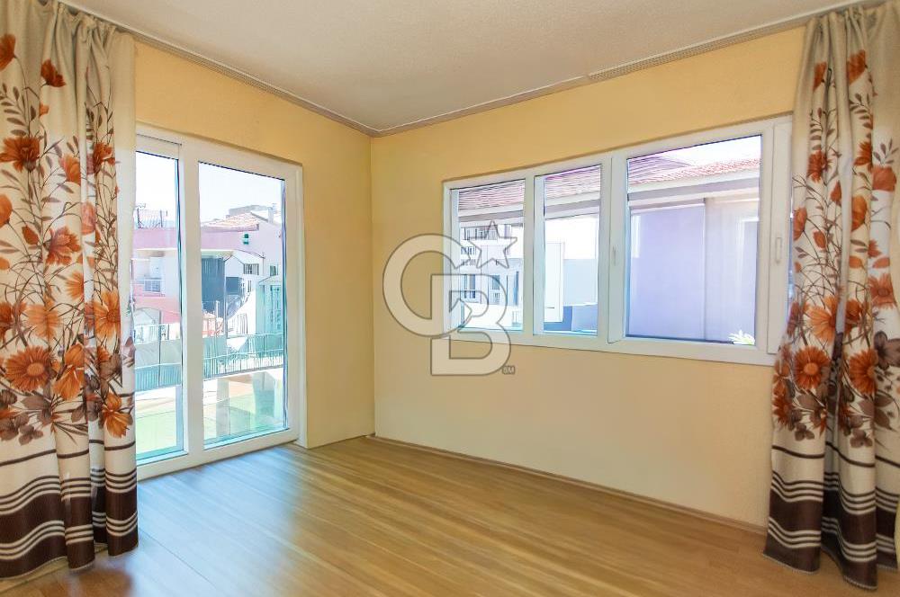 Yenifoça Gencelli'de Deniz Manzaralı Satılık 4+1 Villa