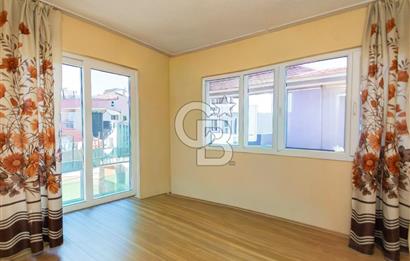 Yenifoça Gencelli'de Deniz Manzaralı Satılık 4+1 Villa