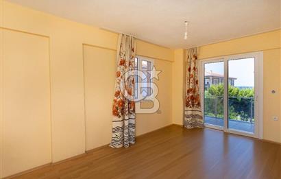 Yenifoça Gencelli'de Deniz Manzaralı Satılık 4+1 Villa