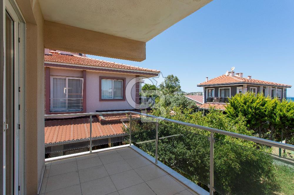 Yenifoça Gencelli'de Deniz Manzaralı Satılık 4+1 Villa