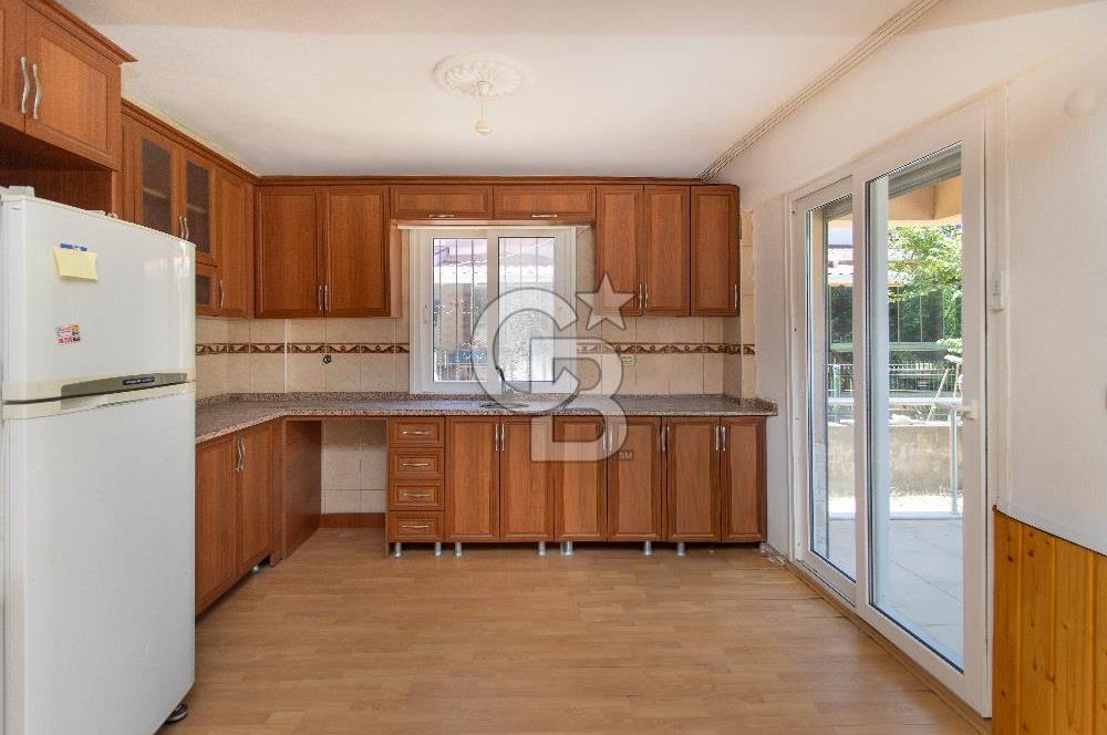 Yenifoça Gencelli'de Deniz Manzaralı Satılık 4+1 Villa