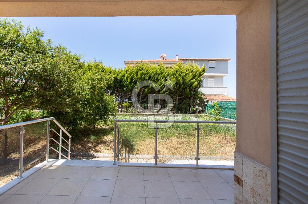Yenifoça Gencelli'de Deniz Manzaralı Satılık 4+1 Villa