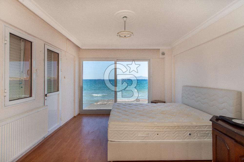 Yenifoça Gencelli'de Denize Sıfır Satılık 2+1 Villa