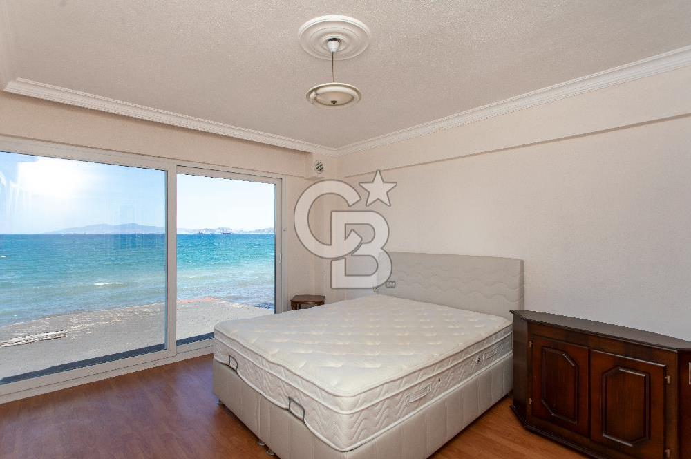 Yenifoça Gencelli'de Denize Sıfır Satılık 2+1 Villa