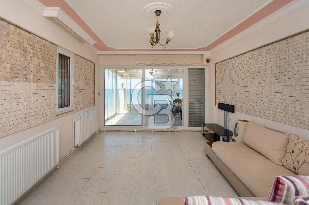 Yenifoça Gencelli'de Denize Sıfır Satılık 2+1 Villa