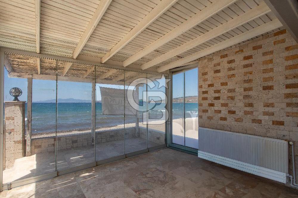 Yenifoça Gencelli'de Denize Sıfır Satılık 2+1 Villa
