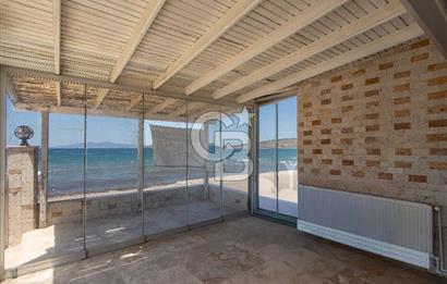 Yenifoça Gencelli'de Denize Sıfır Satılık 2+1 Villa