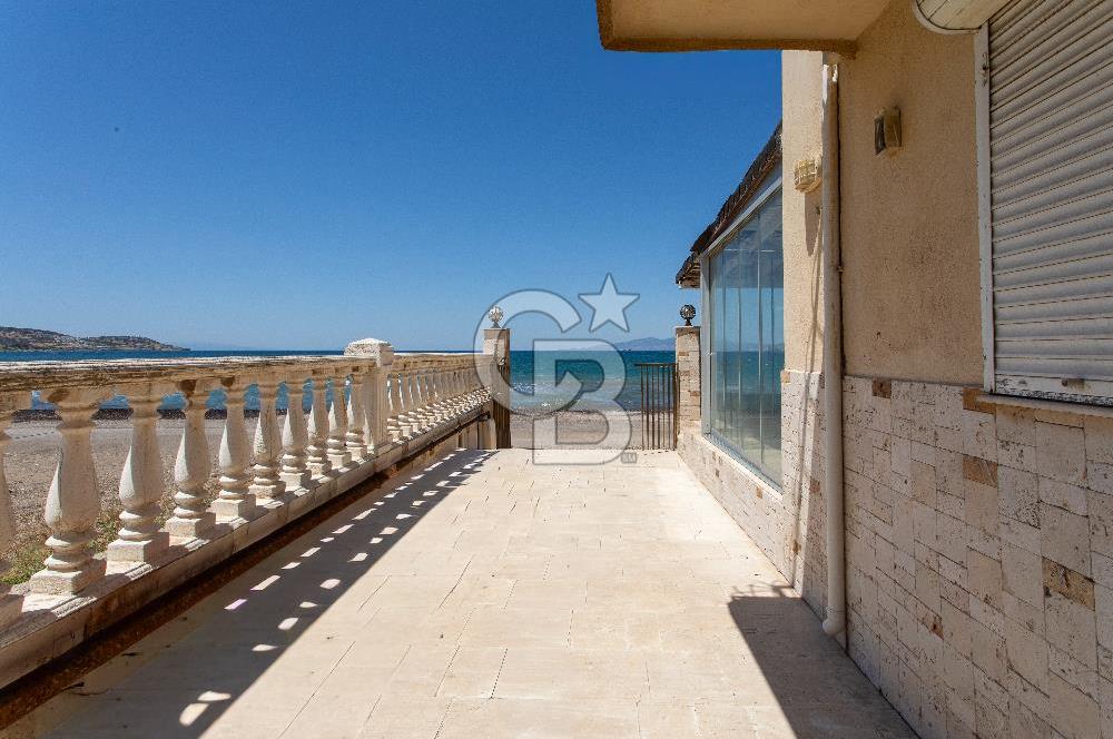 Yenifoça Gencelli'de Denize Sıfır Satılık 2+1 Villa