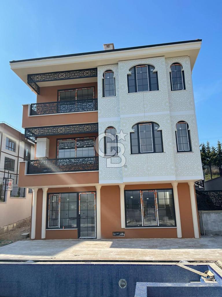 Yalova Termal Akköyde Satılık 5+2 Lüks  Tripleks Villa!