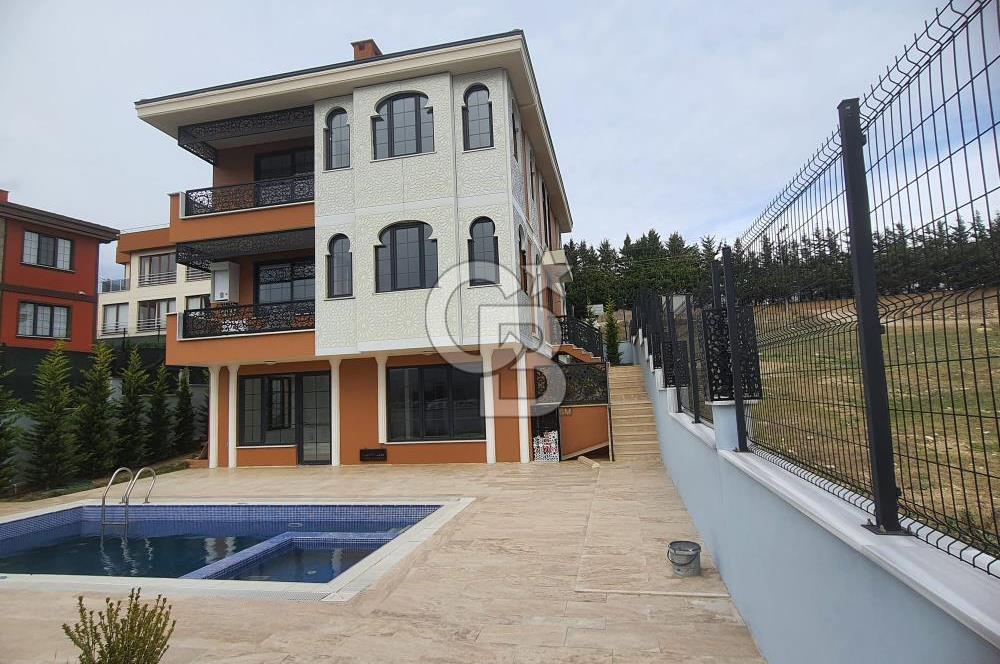 Yalova Termal Akköyde Satılık 5+2 Lüks  Tripleks Villa!