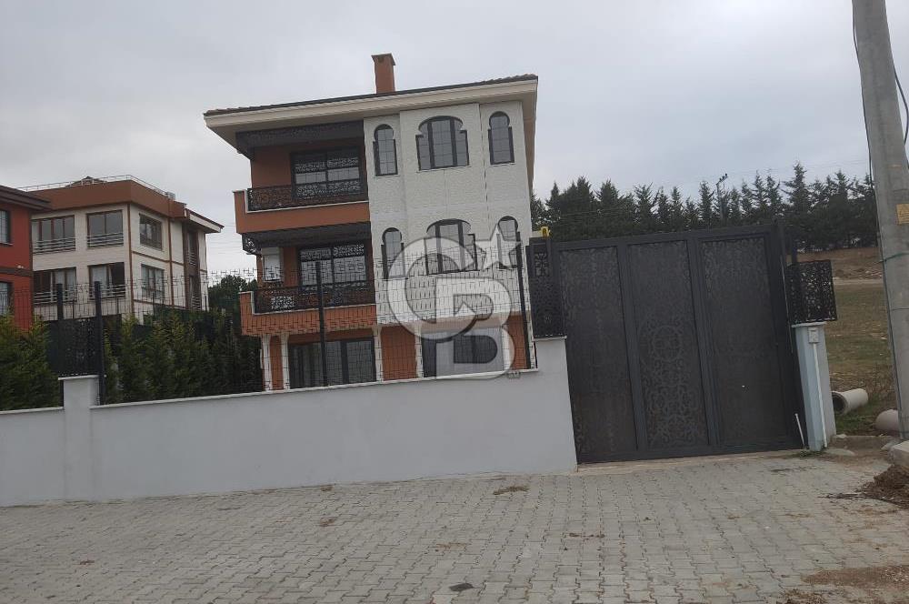 Yalova Termal Akköyde Satılık 5+2 Lüks  Tripleks Villa!