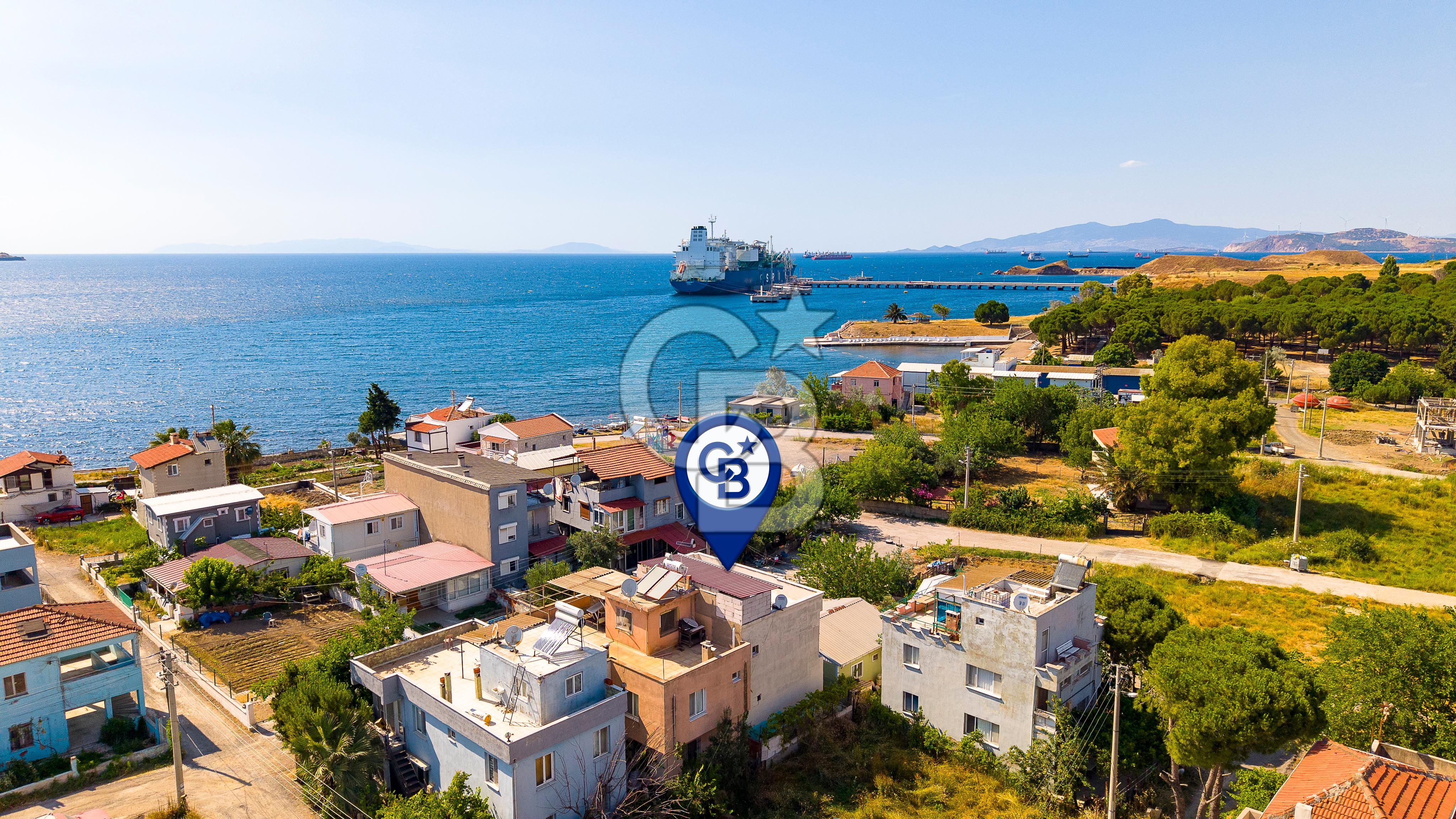 Yenifoça Cumhuriyet Mah. Satılık 3+1 Teraslı Villa