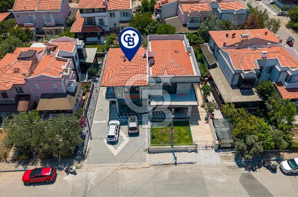Yenifoça Pazar Yeri'nin En İşlek Caddesinde Otoparklı Dükkan