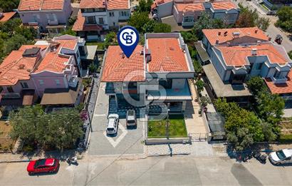Yenifoça Pazar Yeri'nin En İşlek Caddesinde Otoparklı Dükkan