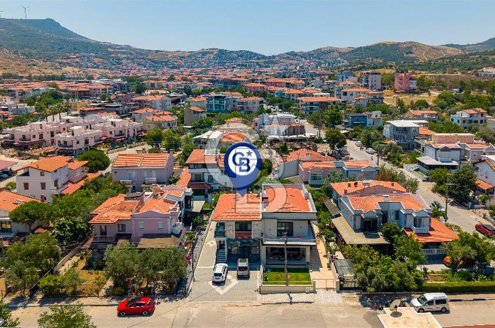 Yenifoça Pazar Yeri'nin En İşlek Caddesinde Otoparklı Dükkan