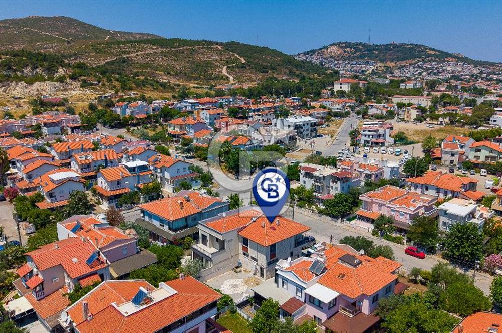 Yenifoça Pazar Yeri'nin En İşlek Caddesinde Otoparklı Dükkan