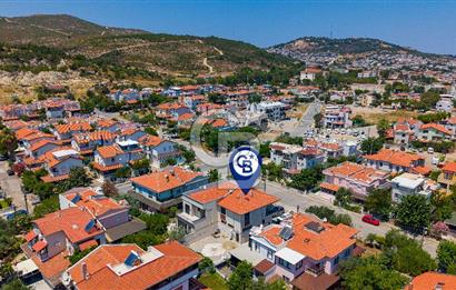Yenifoça Pazar Yeri'nin En İşlek Caddesinde Otoparklı Dükkan