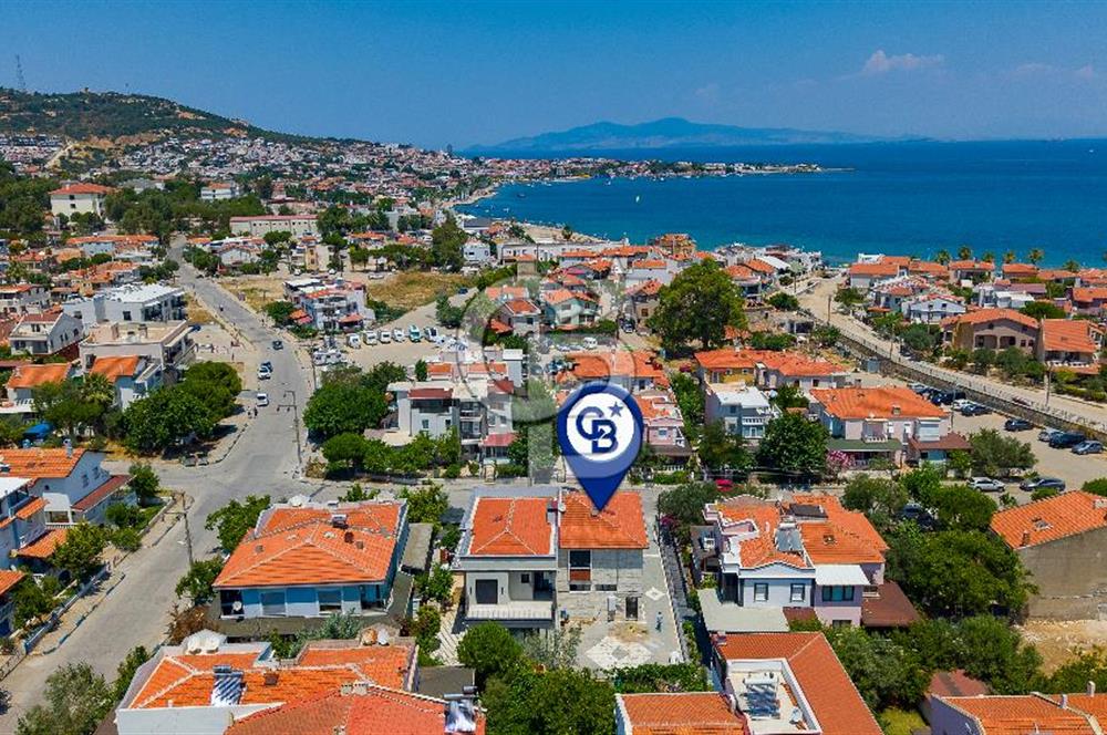 Yenifoça Pazar Yeri'nin En İşlek Caddesinde Otoparklı Dükkan