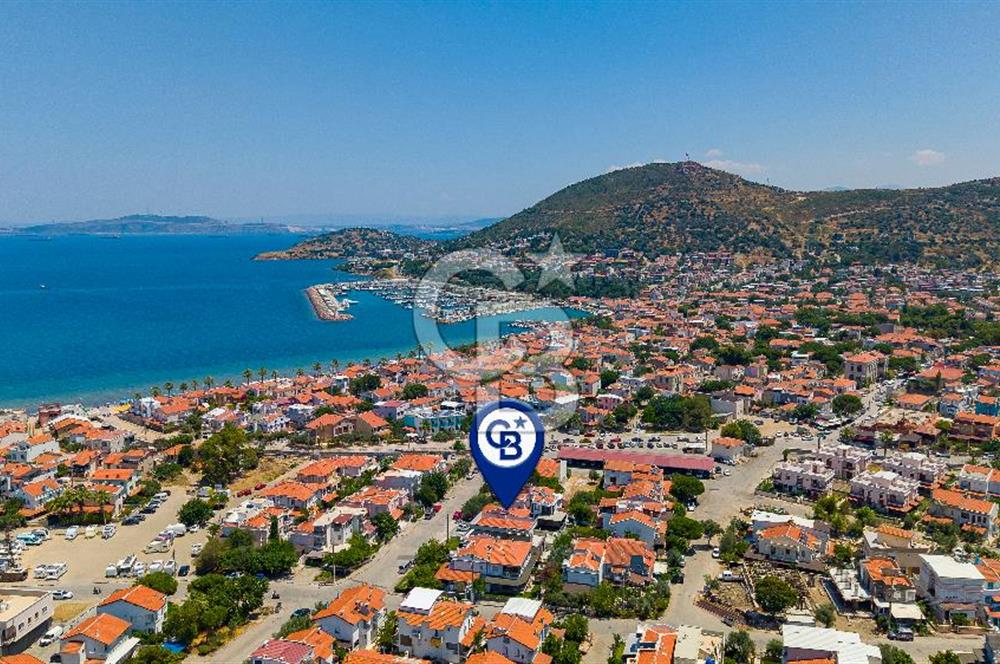 Yenifoça Pazar Yeri'nin En İşlek Caddesinde Otoparklı Dükkan