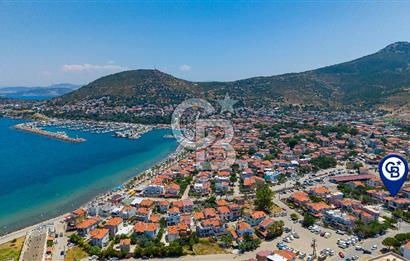 Yenifoça Pazar Yeri'nin En İşlek Caddesinde Otoparklı Dükkan
