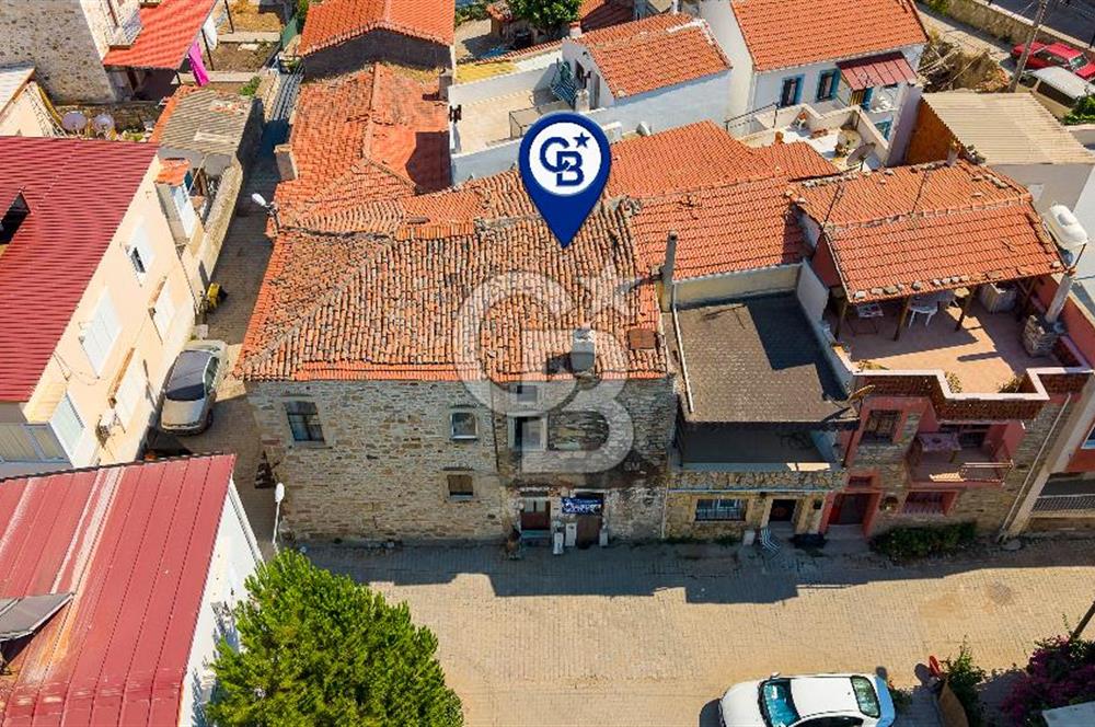 Yenifoça Merkezde Satılık Dubleks Müstakil Eski Taş Ev
