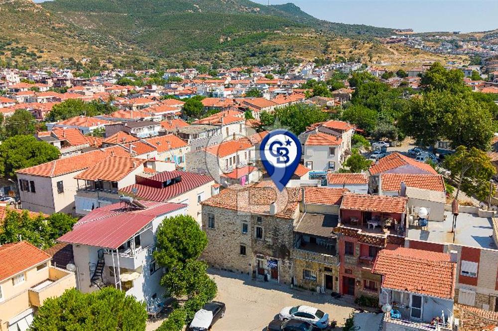 Yenifoça Merkezde Satılık Dubleks Müstakil Eski Taş Ev