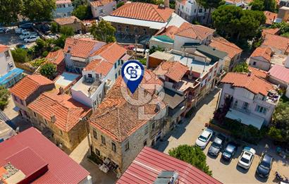 Yenifoça Merkezde Satılık Dubleks Müstakil Eski Taş Ev