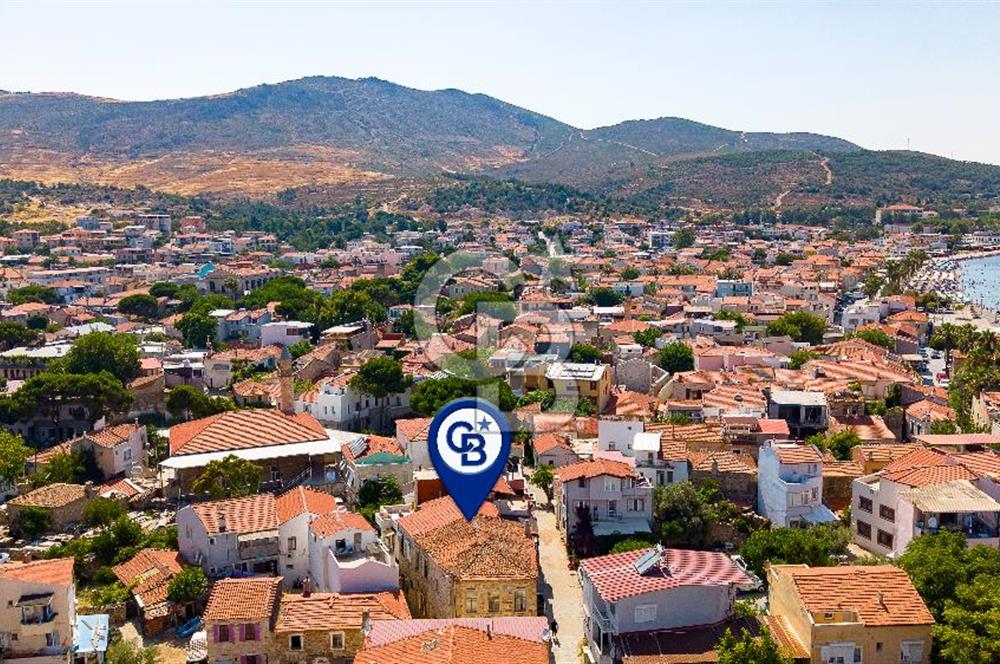 Yenifoça Merkezde Satılık Dubleks Müstakil Eski Taş Ev