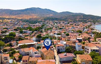 Yenifoça Merkezde Satılık Dubleks Müstakil Eski Taş Ev