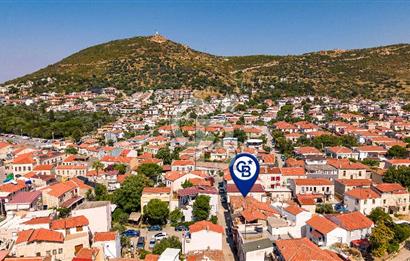 Yenifoça Merkezde Satılık Dubleks Müstakil Eski Taş Ev