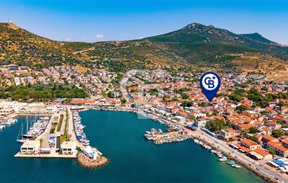 Yenifoça Merkezde Satılık Dubleks Müstakil Eski Taş Ev