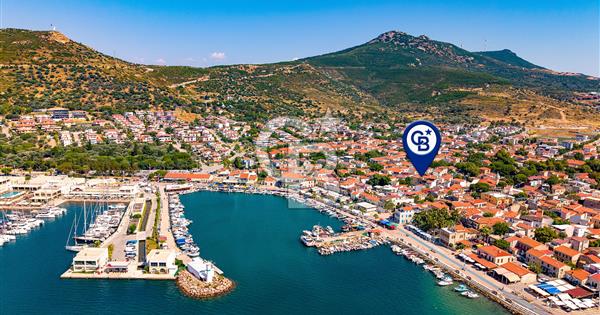 Yenifoça Merkezde Satılık Dubleks Müstakil Eski Taş Ev - 359115