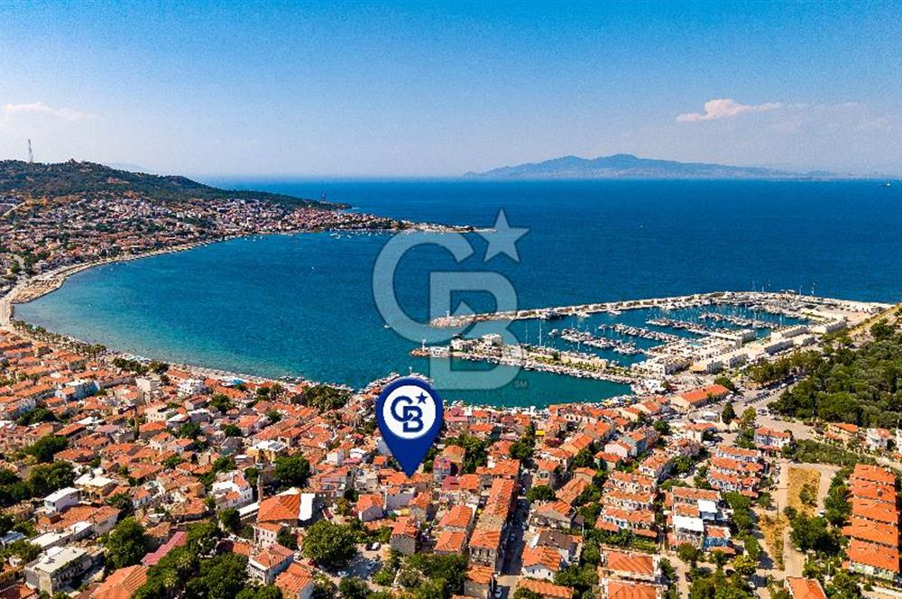 Yenifoça Merkezde Satılık Dubleks Müstakil Eski Taş Ev