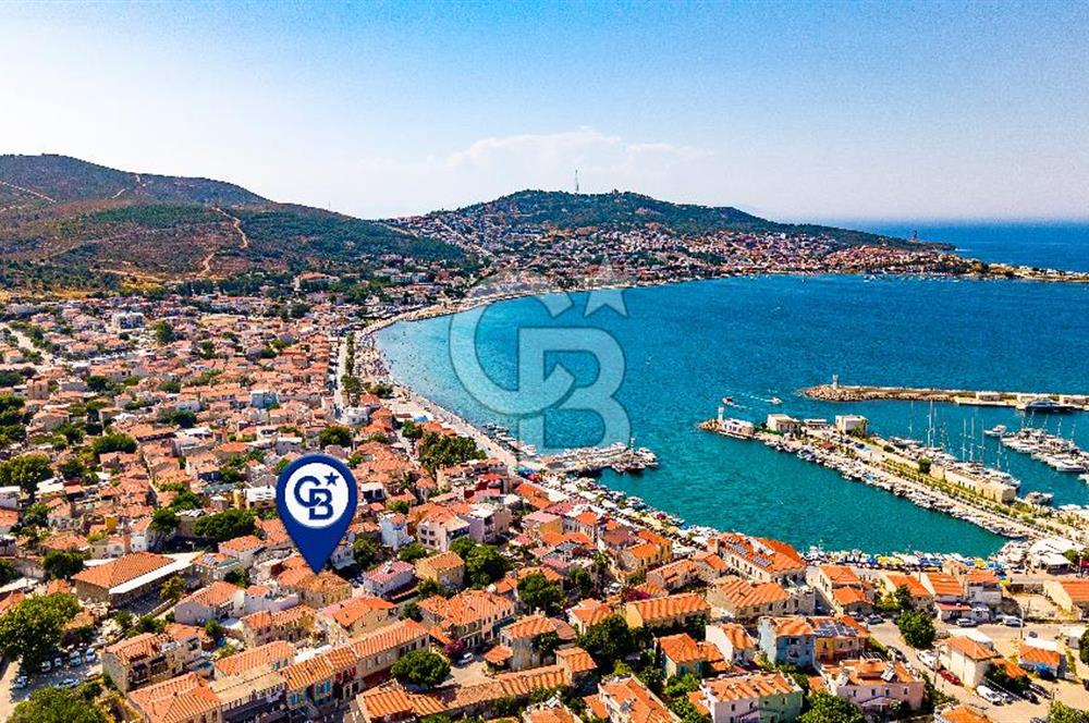 Yenifoça Merkezde Satılık Dubleks Müstakil Eski Taş Ev