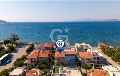 Yenifoça Gencelli'de Deniz Manzaralı Satılık 4+1 Villa